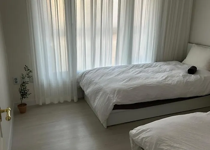 Hongdae 2 Bedrooms Unit * Seul