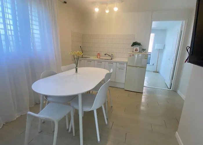 Hongdae 2 Bedrooms Unit * Seul
