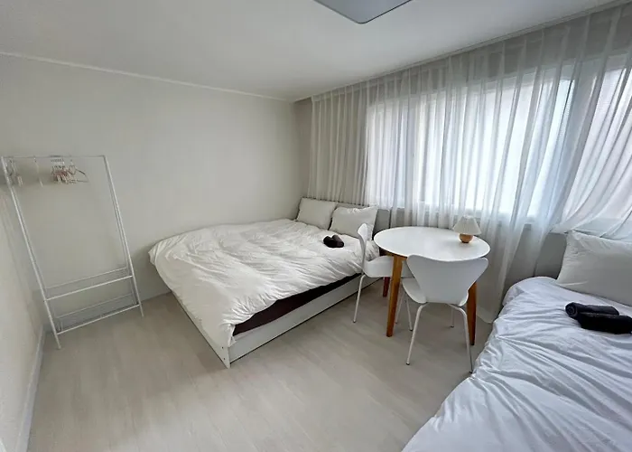 Hongdae 2 Bedrooms Unit * Seul